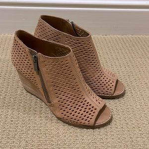 Lucky Brand tan leather wedges- size 8